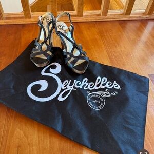 Black Seychelles wedges size 6.5